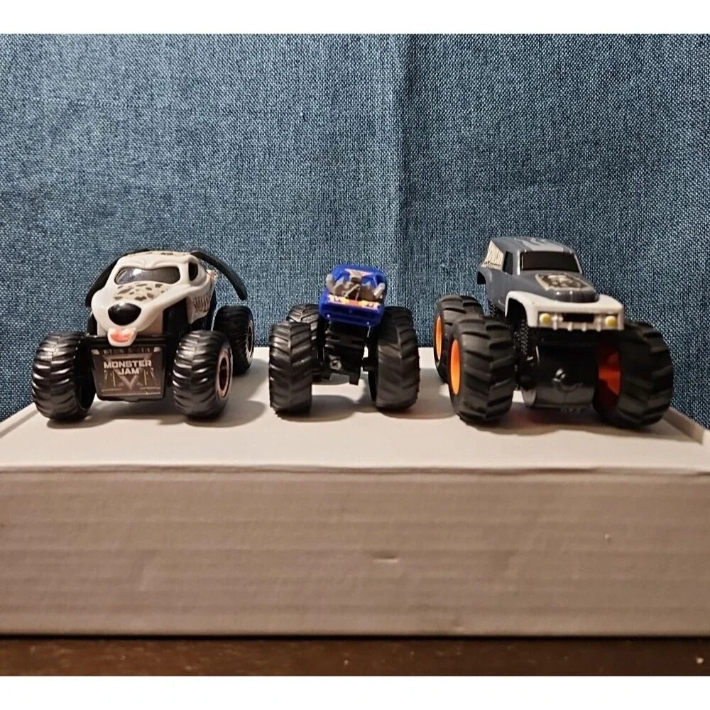 3-Piece Monster Truck Set | Hot Wheels Twin Mill & Howlin' Heat